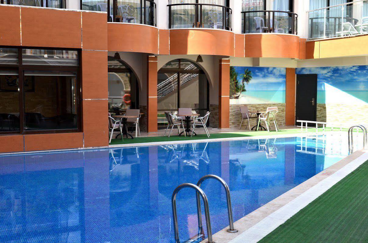 Ozcelik Hotel Kusadasi Exterior photo